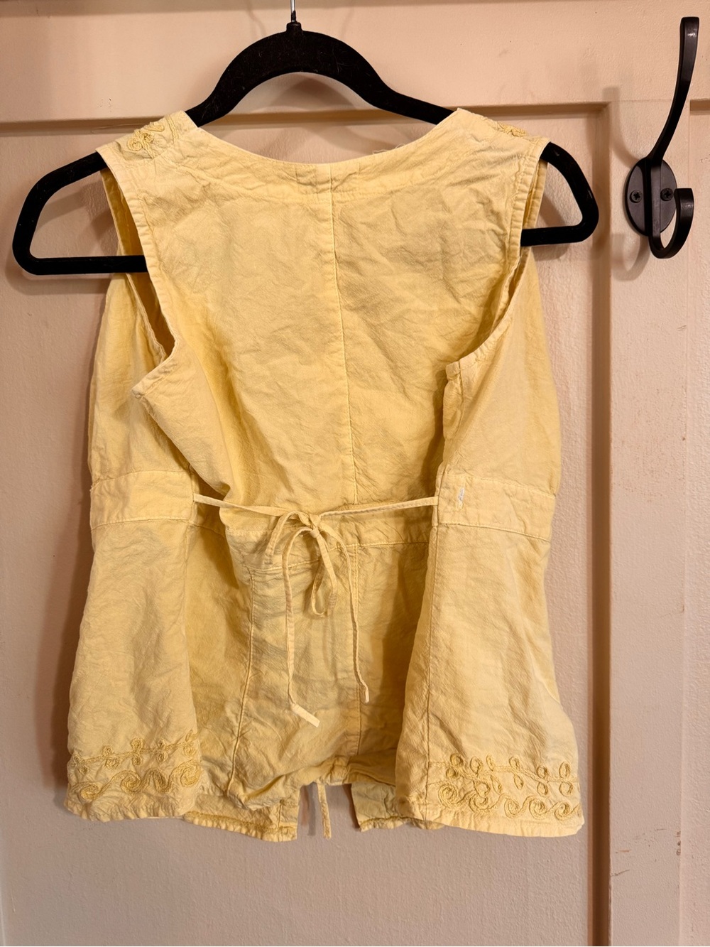 Vintage Women's Green/Yellow Embroidered Tie-Front Tank Top - Picture 4 of 8